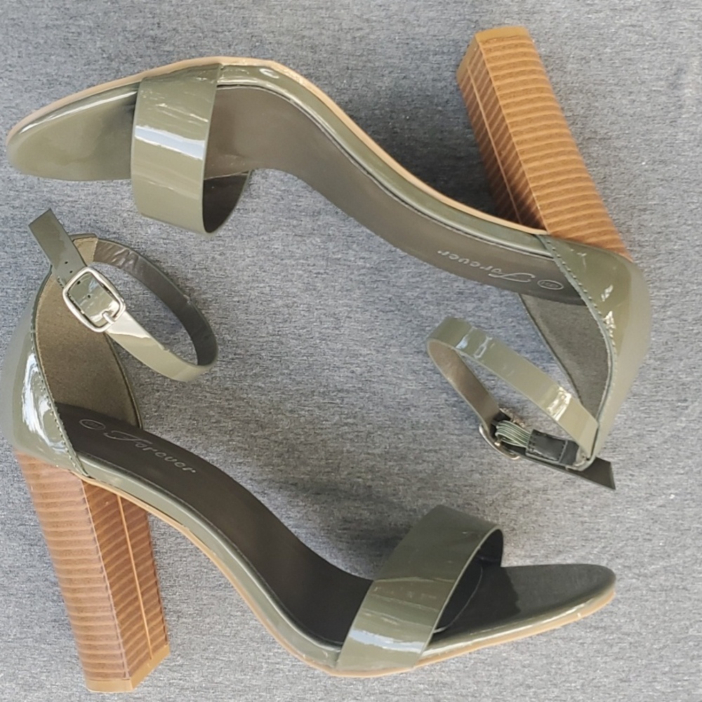 Women's Olive Green Heels Sz 9